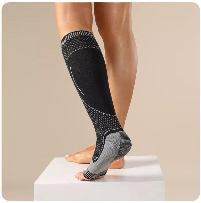 Calf Compression Sleeves - Leg Compression Socks for Runners, Shin Splint, Varicose  Vein & Calf Pain Relief - Calf Guard Great for Running, Cycling, Maternity,  Travel, Nurses (Black,Small) : : Health 