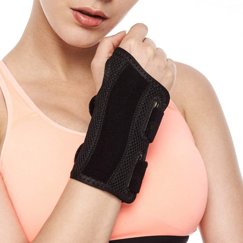 Women wearing the wrist support brace